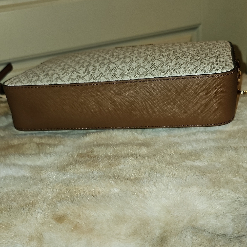 Michael Kors White and Brown MK Jetset Crossbody Bag - Picture 9 of 10